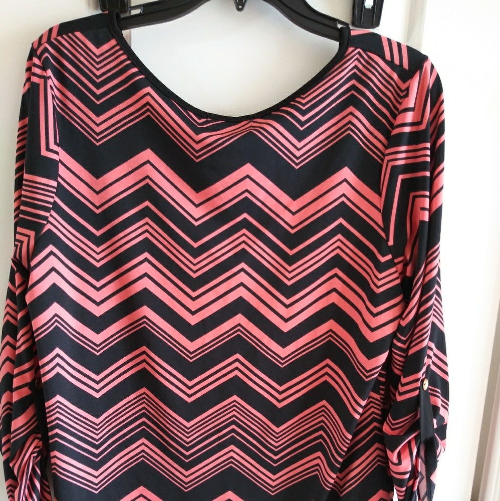 Patterned Blouse - Picture 2 of 3